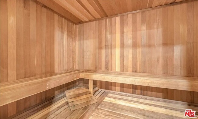 Building Photo - 1880 Veteran Ave