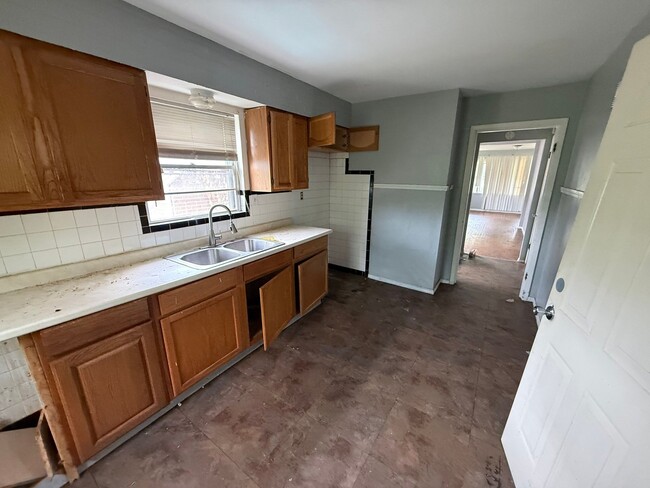 Building Photo - 912 Slosson St