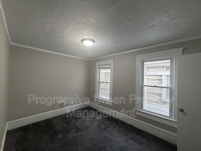 Building Photo - 1515 E 81st St