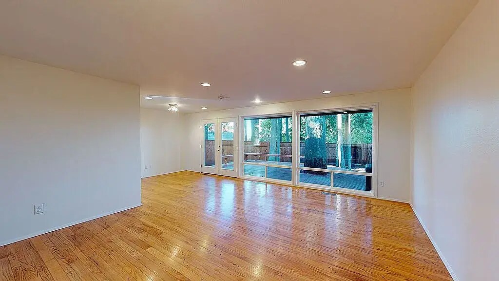 Living room large window - 7302 139th PL NE