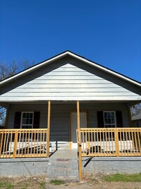 Building Photo - Centrally located 3/1 house