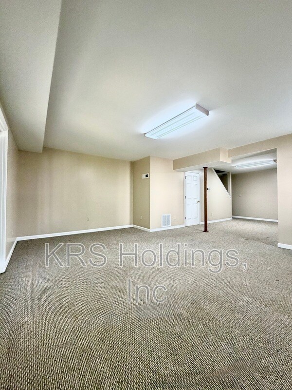 Building Photo - 2316 Finch Ct