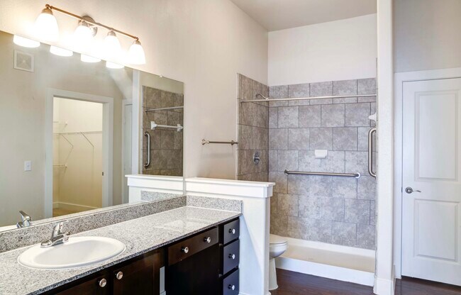 Building Photo - 15455 Canterbury Forest Dr