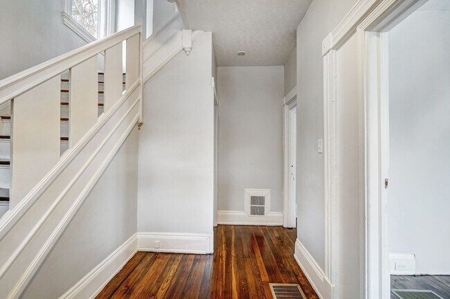 Building Photo - Three Bedroom in Cincinnati!