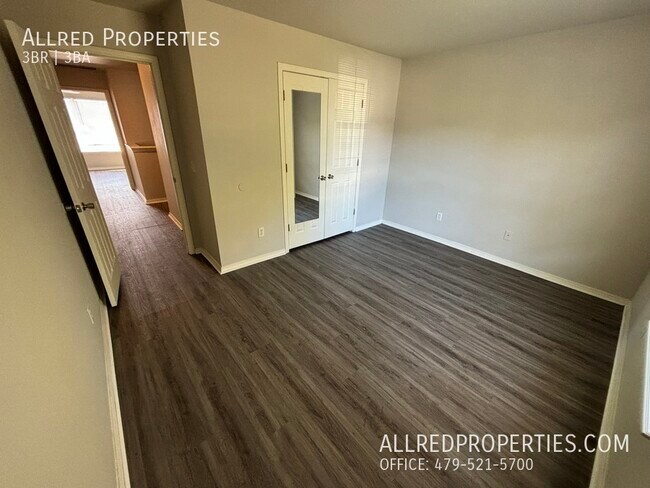 Building Photo - 954 N Daisy Ln