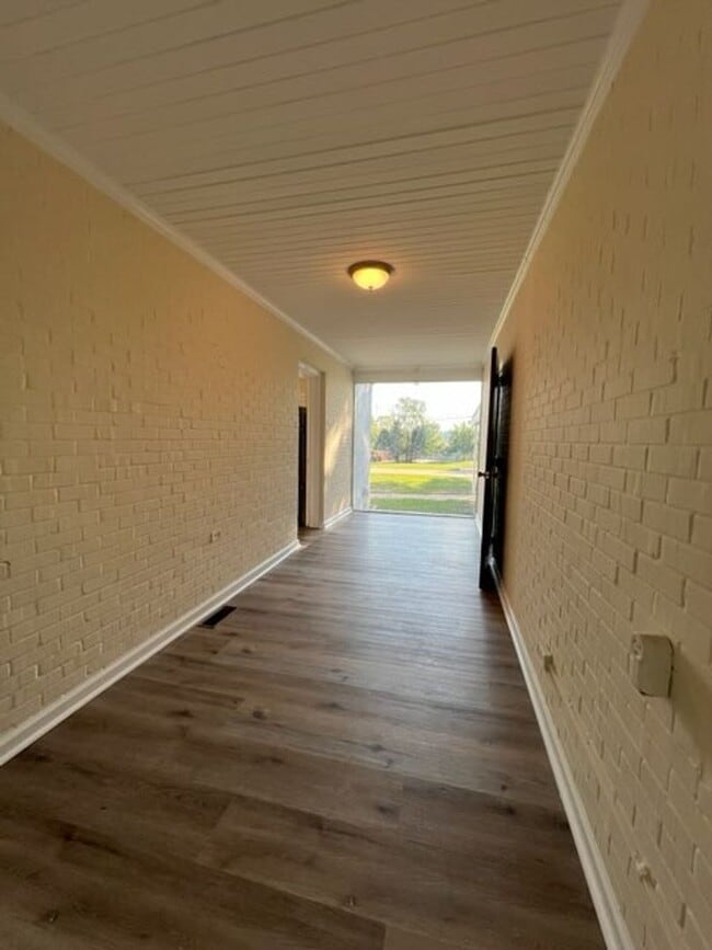 Building Photo - Roomy 3 bedroom/2 bath home on 1 acre in Phenix City!