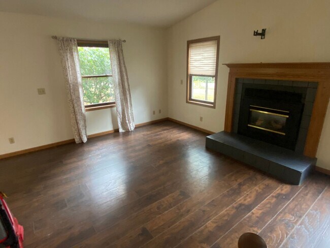 Building Photo - W1358 Prairie Pines Rd