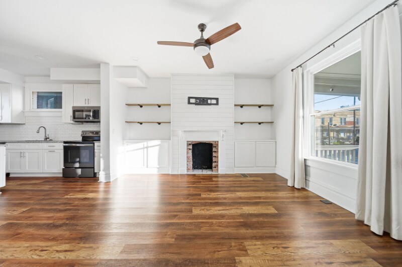 Building Photo - 433 St Clair Ave