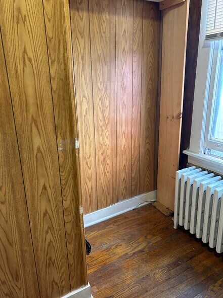 Building Photo - 203 5th Ave