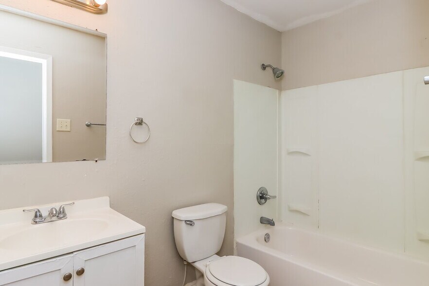 Building Photo - 5401 Snow White Ln