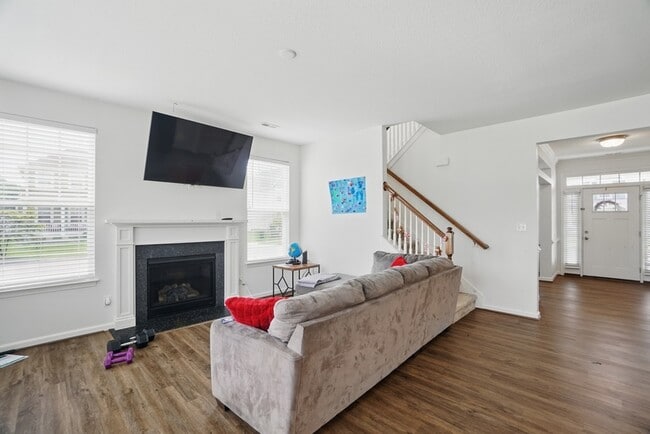Building Photo - 3501 Silver Fox Trce