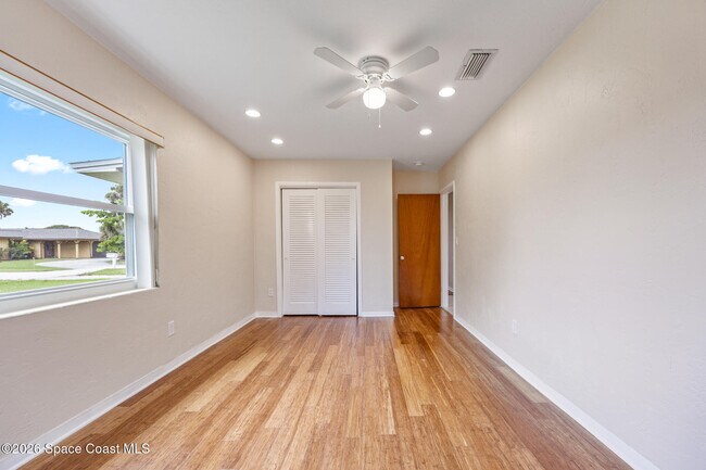 Building Photo - 138 W Pasco Ln