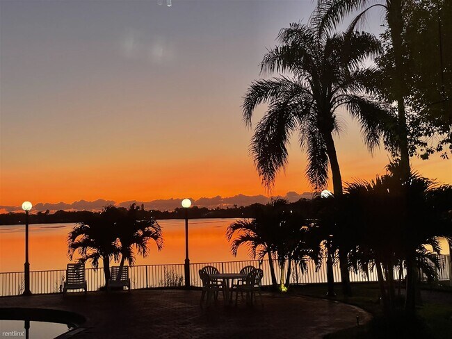 Building Photo - 1 br, 1 bath Condo - Lakeview Club