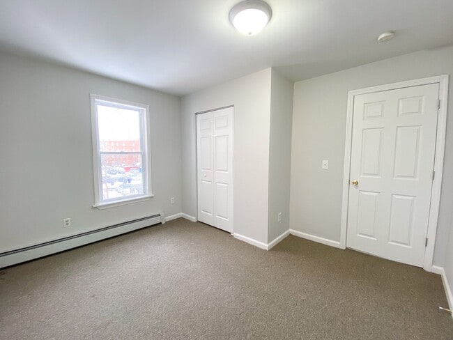 Building Photo - Gorgeous single-family home near Hartford ...