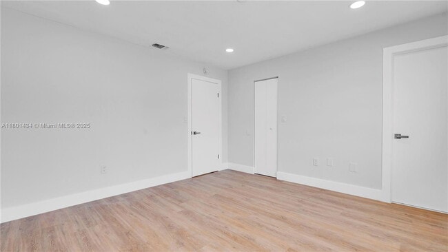 Building Photo - 2412 W 54th Pl