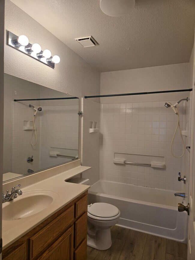 Building Photo - 369 Leffler Pl
