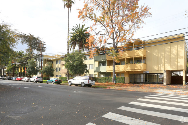 Building Photo - Sofi Redwood Park