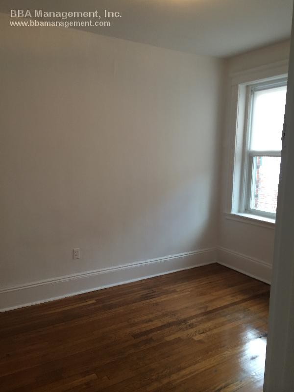 Building Photo - 120 Warren St