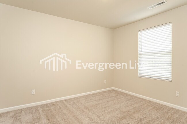 Building Photo - 125 Raymond St