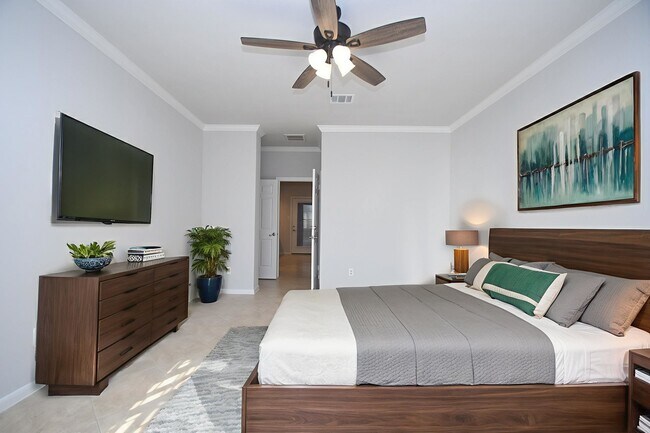 Building Photo - 4402 Jamaica Dr