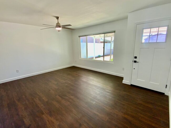 Building Photo - 3 bd/2ba Cottage with alley Access