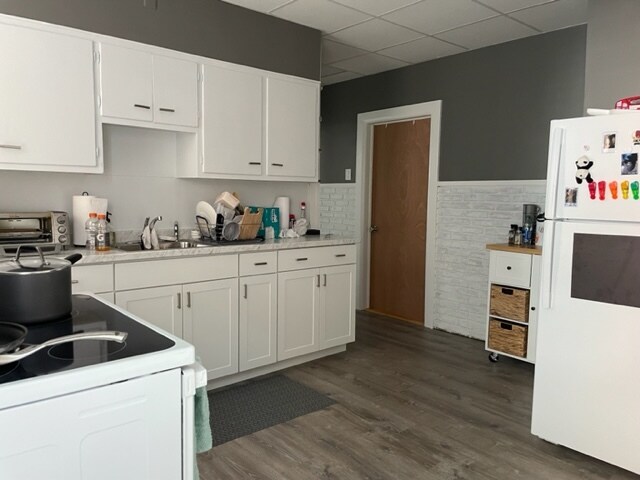 Kitchen - 1205 Hutton St