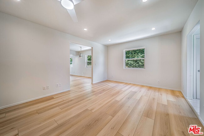 Building Photo - 726 W 37th St