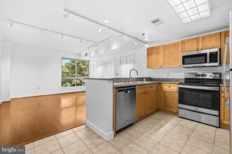 Building Photo - 777 7th St NW