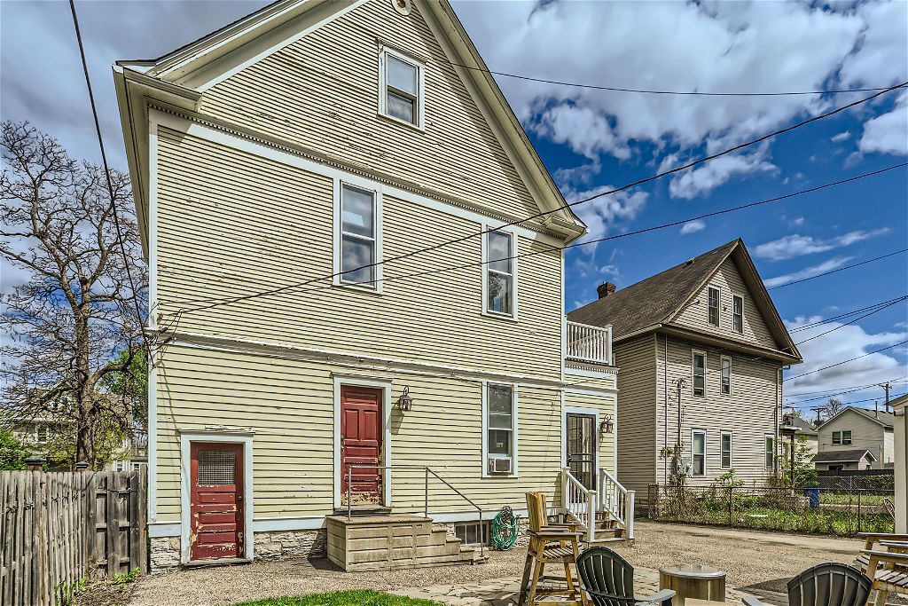 Building Photo - 1814 13th Ave S