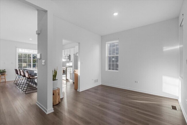 Building Photo - 271 Charlestowne Lakes Dr