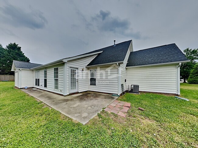 Building Photo - 4902 Hunters Bluff