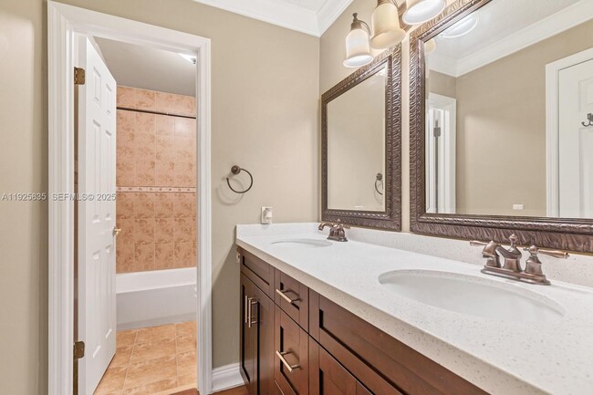 Building Photo - 4710 SW 67th Ave