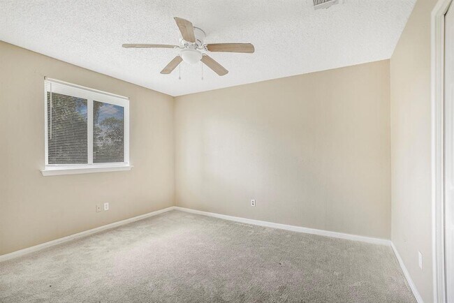 Building Photo - 17810 Crestline Rd