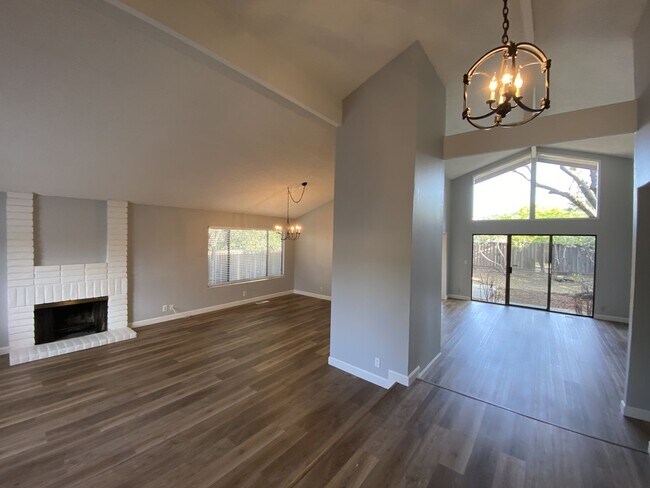 Building Photo - ALMADEN VALLEY - Spacious single story home with fenced yard, great location