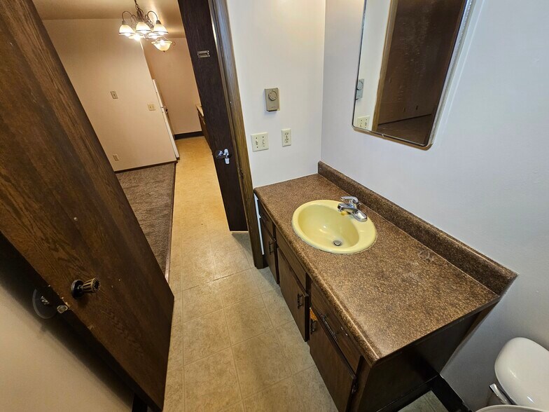 Building Photo - 401 N East St