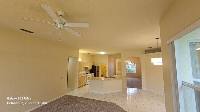 Building Photo - Spacious 4 Bedroom Home in Breakaway Trail...