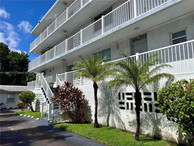 Building Photo - 10230 Collins Ave