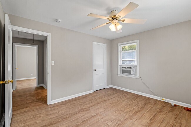 Building Photo - 508 Mayflower Dr
