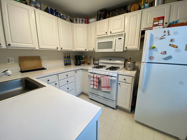 Kitchen - 131 Timberbrook Ln