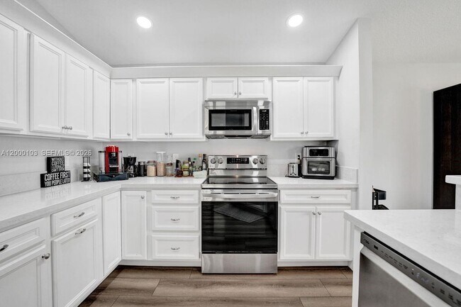 Building Photo - 1063 Cedar Falls Dr