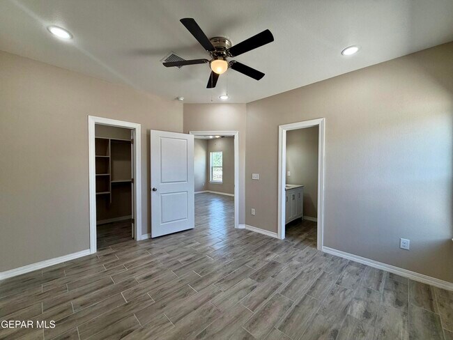 Building Photo - 125 Palma Dr