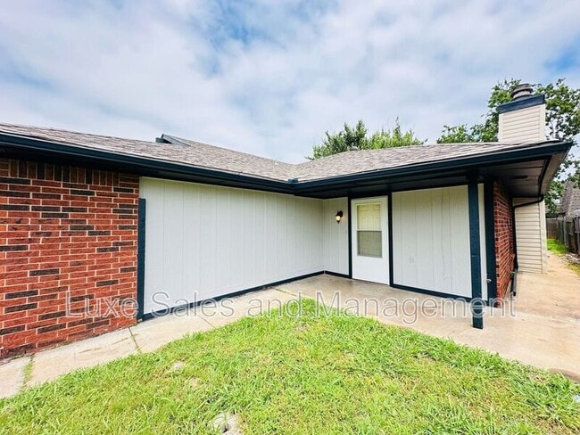 Building Photo - 7208 Kings Manor Ct
