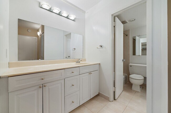 Building Photo - Spacious, and Sunlit 1 BD/1 BA Condo w/Reserved Garage Parking and Utilities Included in Chevy Ch...