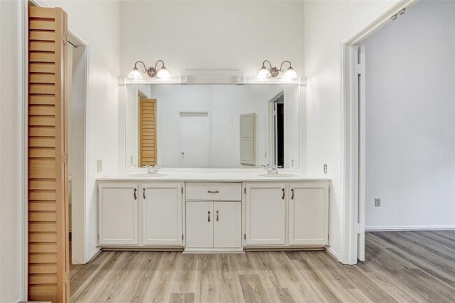 Building Photo - 16304 Kicking Bird Dr