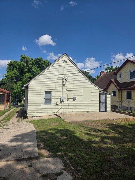Building Photo - 6210 Agnes Ave
