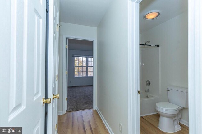 Building Photo - 124 Pony Cir