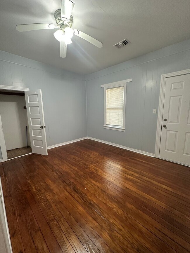 Building Photo - 1700 S Lincoln St