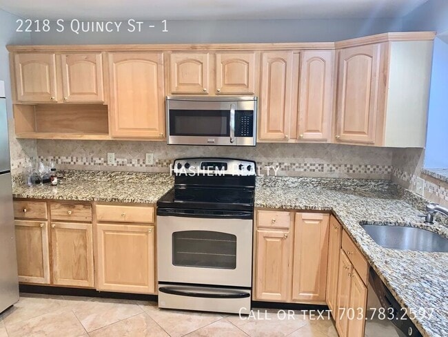 Building Photo - 2218 S Quincy St