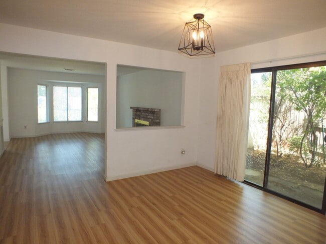 Building Photo - Folsom Willow Creek 3/2.5 $2995
