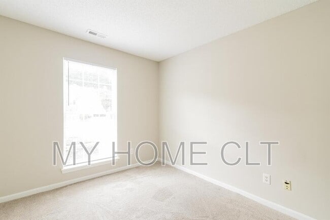 Building Photo - 12025 Brownestone View Dr